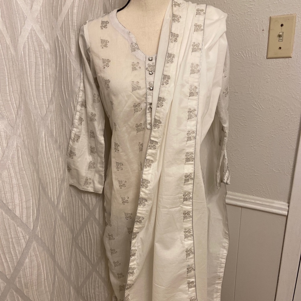 Pakistani Indian Three Piece Suit.Brand Bareeze.